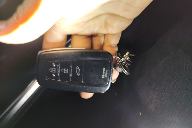 丰田 皇冠陆放 2021款 2.5L HEV四驱尊贵版中控内饰11