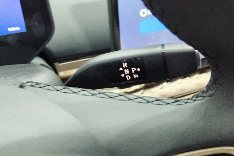 江淮钇为 钇为3 2025款 330km 黑凤梨版局部细节18