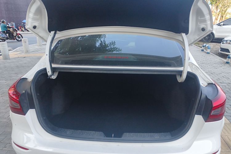 长安 逸动 2019款 高能版 1.6L GDI 自动先锋型 国VI中控内饰23