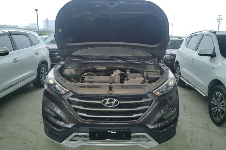 现代 途胜 2015款 1.6T 双离合两驱智能型机舱底盘24