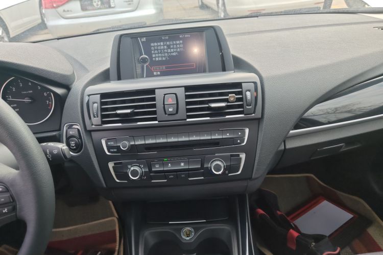 宝马1系(进口) 2013款 改款 116i 都市型中控内饰16