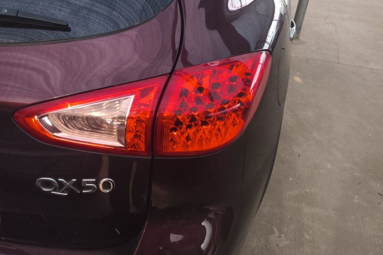 英菲尼迪QX50 2015款 2.5L 悦享版车身外观9