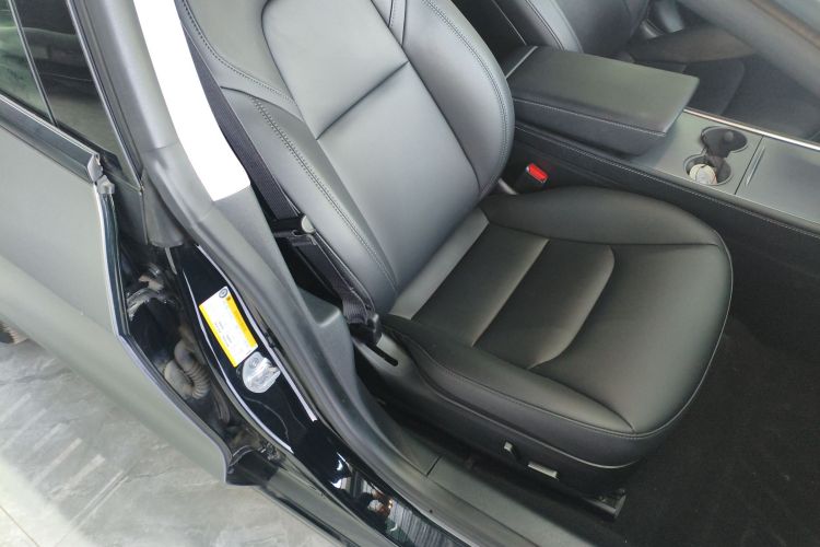 特斯拉 Model 3 2022款 后轮驱动版局部细节41