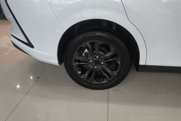 东风风神 奕炫 2024款 1.5L 自动劲速版车身外观6008