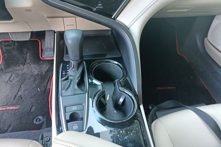 丰田 凯美瑞 2021款 2.0E 精英版中控内饰18