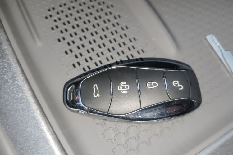 红旗天工08 2025款 605 Max后驱版中控内饰7001