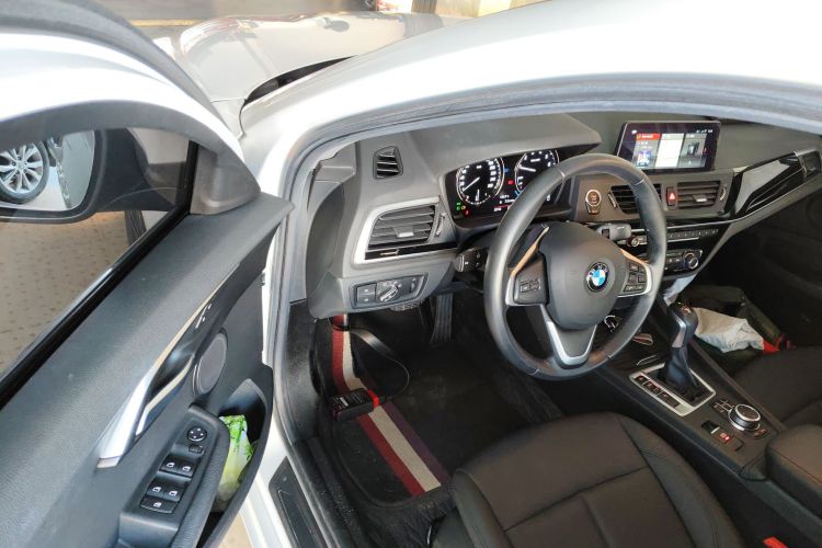 宝马1系 2019款 118i 时尚型中控内饰20