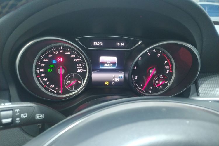 奔驰GLA 2018款 GLA 220 4MATIC 运动型中控内饰14