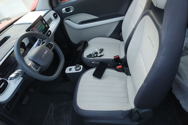 吉利银河 2025款 210km 熊猫骑士中控内饰19