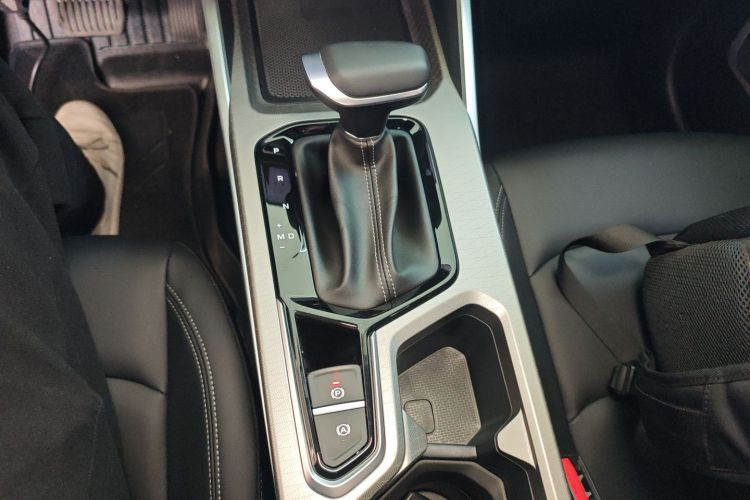 吉利汽车 帝豪 2025款 第4代 1.5L CVT尊贵型中控内饰18