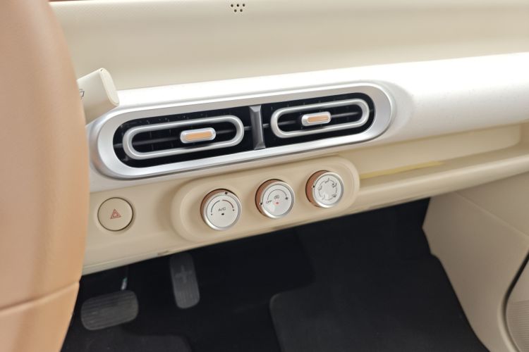 五菱汽车 宏光MINIEV 2024款 第三代 215km 青春版中控内饰16