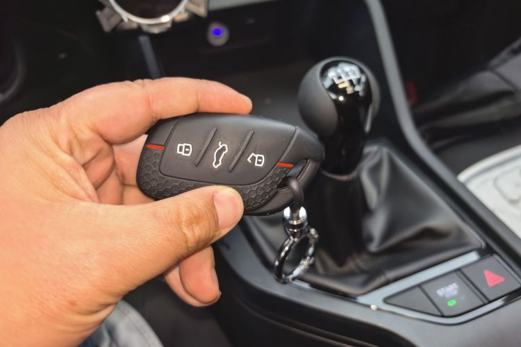 荣威i5 2023款 1.5L 手动舒享版中控内饰11