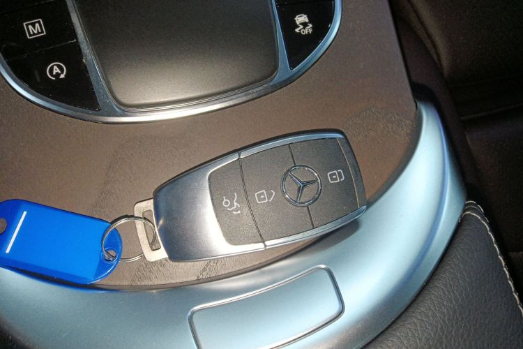 奔驰GLC 2022款 改款 GLC 300 L 4MATIC 动感型臻藏版中控内饰11