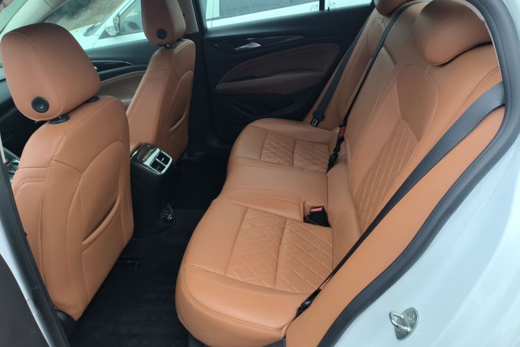 别克 君威 2019款 20T 精英型 国VI中控内饰7004