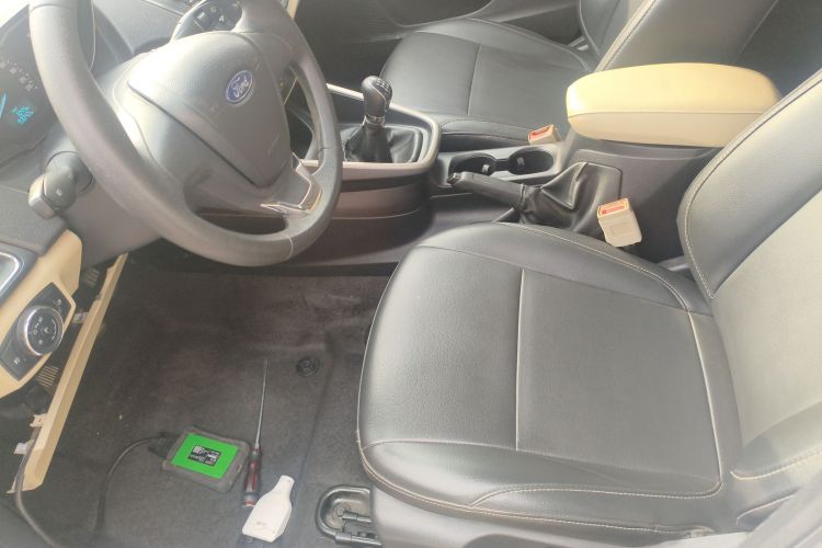 福特 福睿斯 2015款 1.5L 手动舒适型中控内饰19