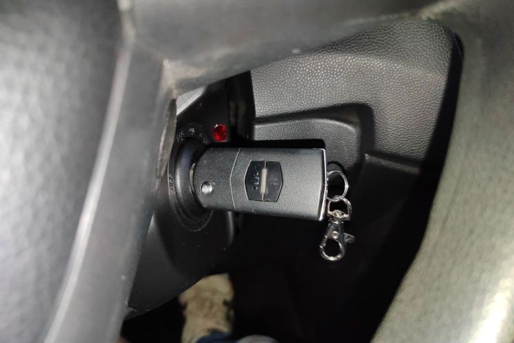 马自达5 2013款 2.0L 手动舒适型中控内饰7001