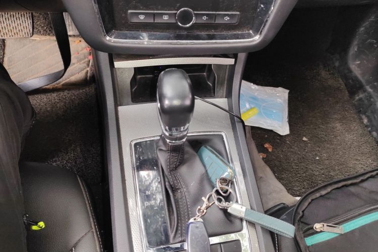 荣威i6 2019款 PLUS 1.6L CVT 4G互联旗舰大赞版中控内饰18