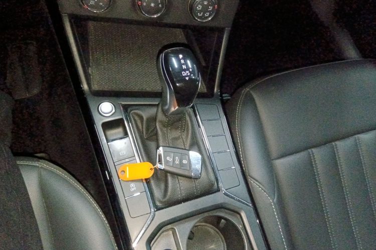 大众 帕萨特 2022款 280TSI 商务版中控内饰18