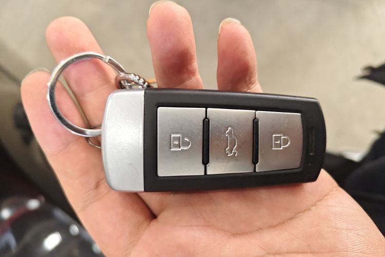 众泰T600 2016款 运动版 2.0T DCT尊享型中控内饰7001