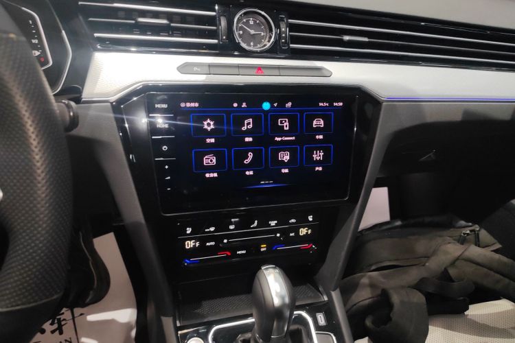 大众 迈腾 2023款 200万辆纪念版 330TSI DSG豪华型中控内饰16