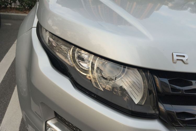 路虎 揽胜极光(进口) 2015款 2.0T 5门耀动版车身外观8