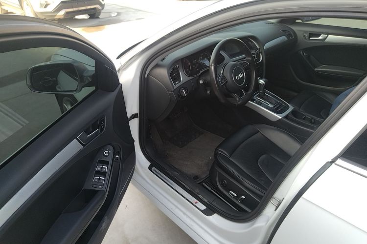 奥迪A4L 2015款 45 TFSI quattro个性运动型中控内饰20