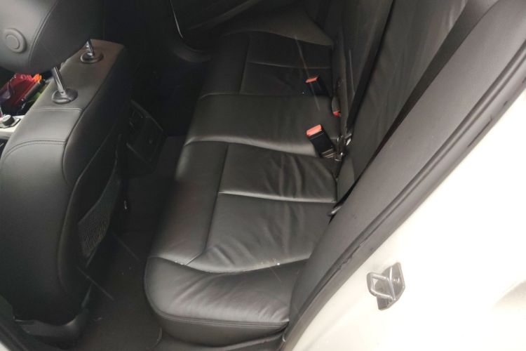 宝马3系 2014款 320i 时尚型中控内饰21