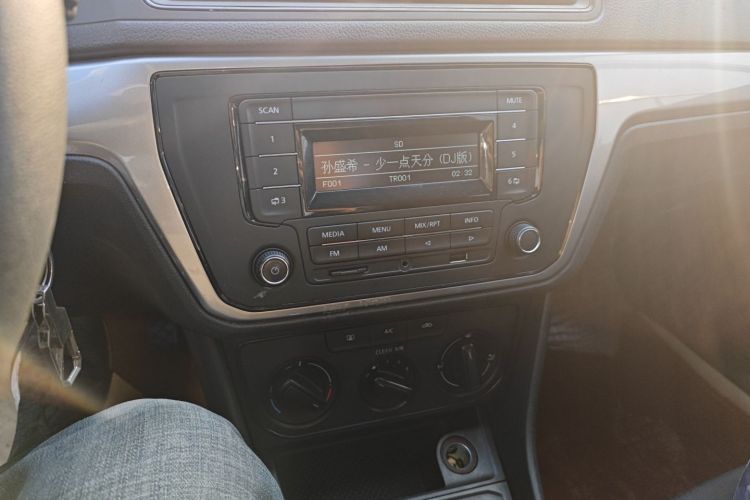 大众 2019款 朗逸启航 1.5L 手动风尚版 国VI中控内饰16