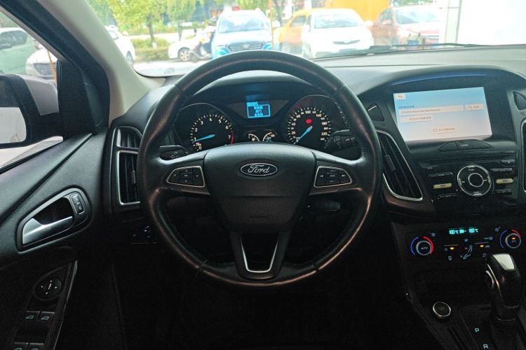 福特 福克斯 2017款 两厢 1.6L 自动风尚型智行版局部细节13