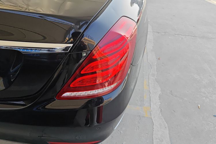 奔驰S级 2017款 S 320 L 商务型车身外观9