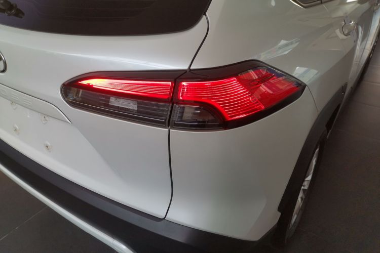 丰田 卡罗拉锐放 2022款 2.0L 豪华版车身外观6006