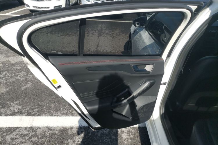 福特 福克斯 2022款 三厢 EcoBoost 180 自动ST Line中控内饰49