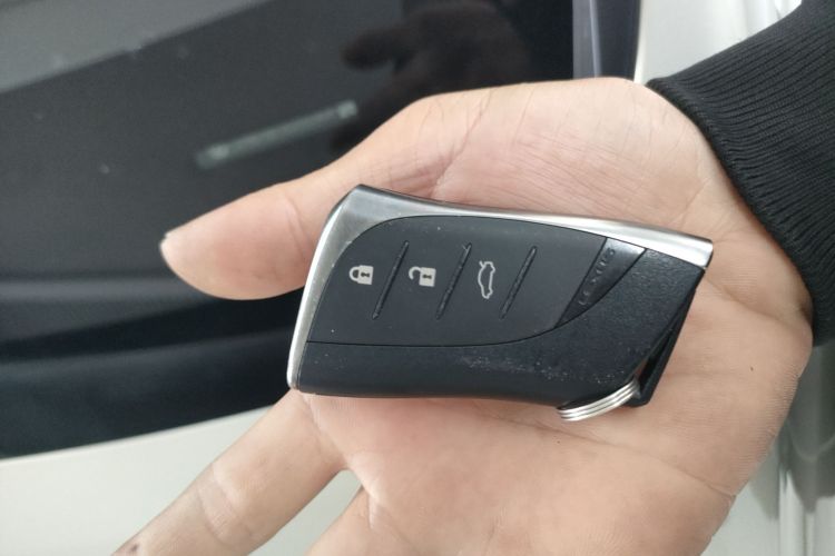 雷克萨斯ES 2020款 300h 卓越版中控内饰11