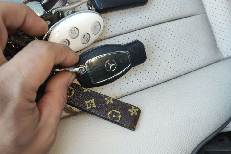 奔驰E级 2015款 E 260 L 运动型中控内饰11