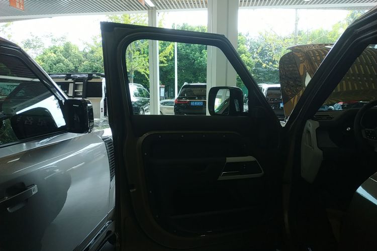 路虎卫士 2023款 改款 110 3.0T P400 X-DYNAMIC HSE中控内饰7007