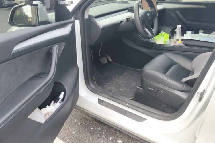 特斯拉 Model Y 2023款 后轮驱动版中控内饰20