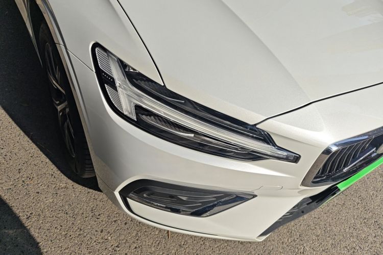 沃尔沃S60 2025款 B4 智逸豪华版车身外观8