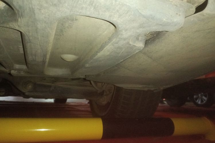 奔驰E级 2014款 改款 E 260 L 运动型局部细节9004