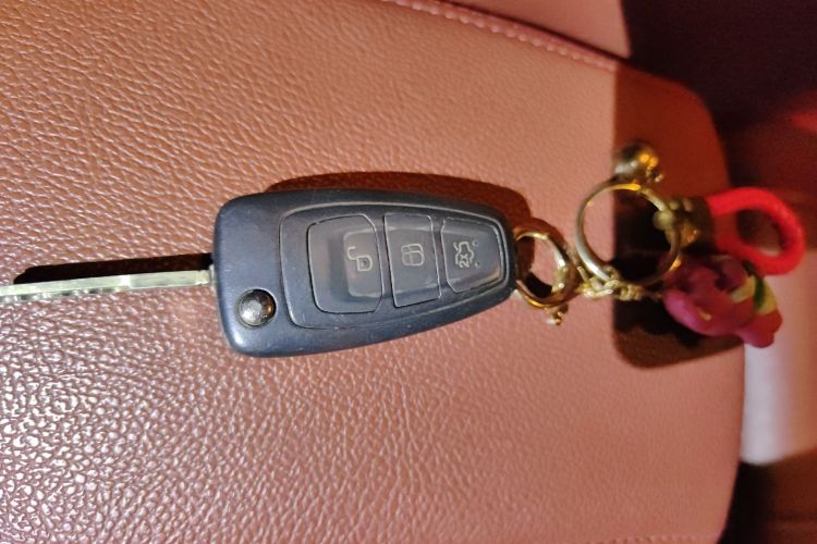 福特 福克斯 2017款 两厢 1.6L 手动舒适型智行版中控内饰11