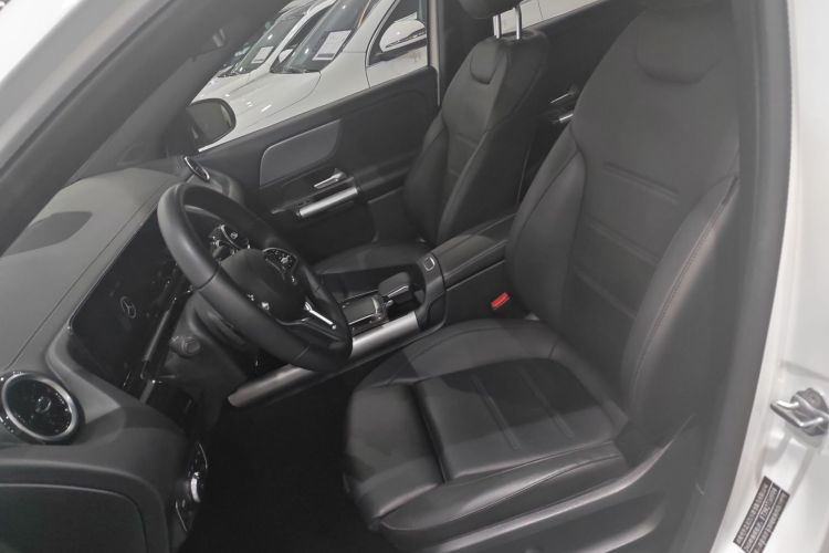 奔驰GLA 2023款 GLA 200中控内饰19