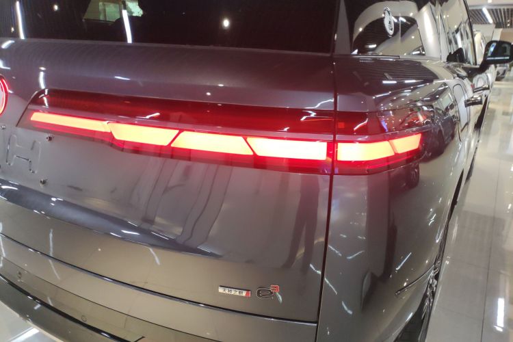 腾势N9 2025款 尊荣型车身外观9