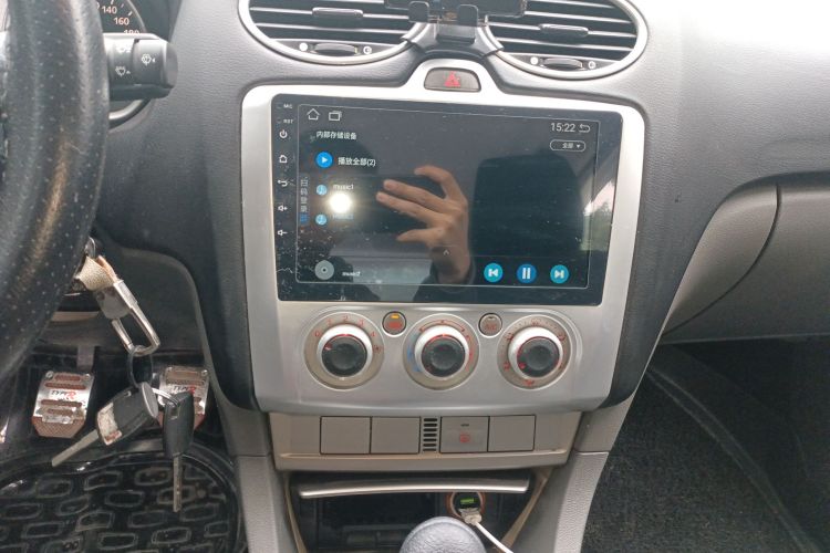 福特 福克斯 2013款 两厢经典 1.8L 手动基本型中控内饰16