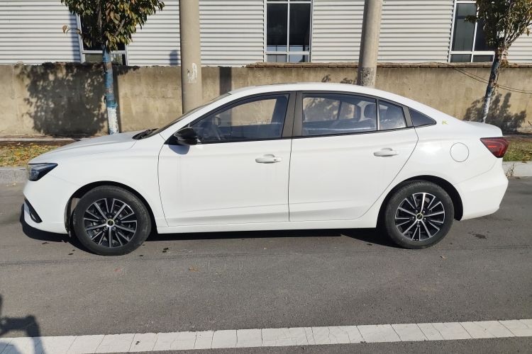 荣威i5 2021款 1.5L CVT铂金版车身外观6003