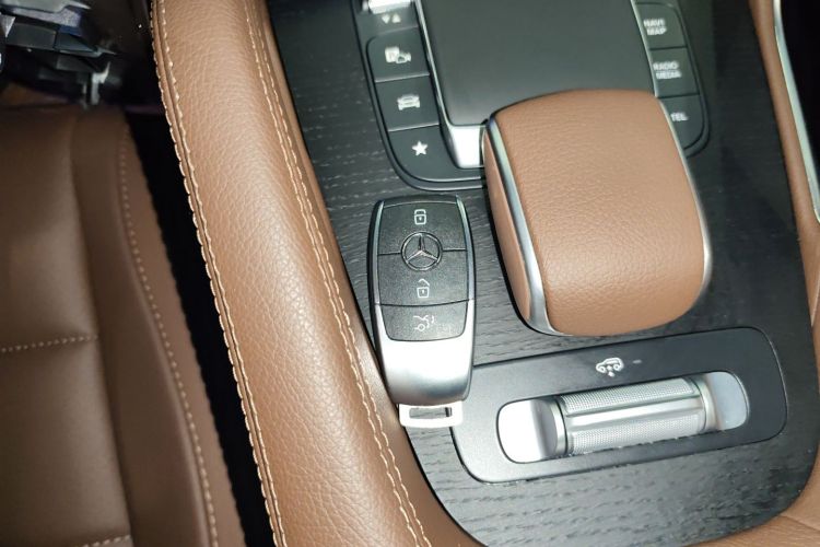 奔驰GLE 2024款 GLE 450 4MATIC 豪华型中控内饰7001