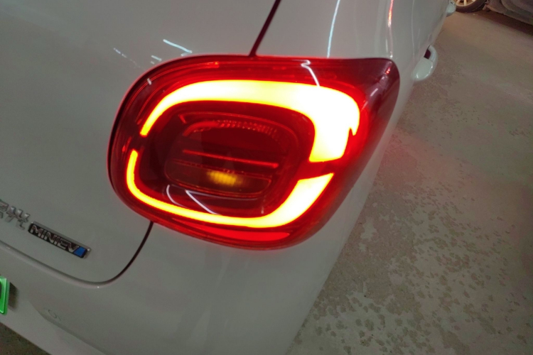 五菱汽车 宏光MINIEV 2025款 四门版 进阶款车身外观9