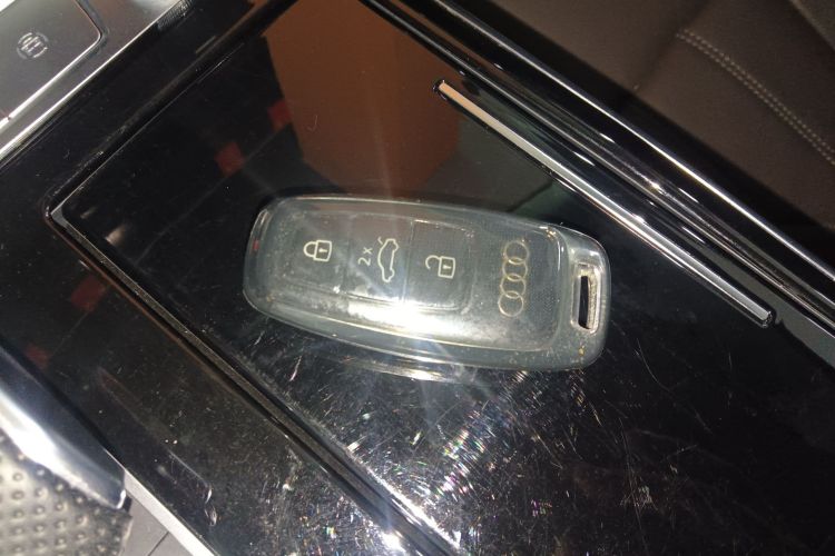 奥迪A8 2023款 A8L 45 TFSI quattro 豪华型中控内饰11