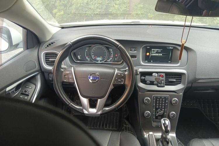 沃尔沃V40 2015款 1.6T 智逸版中控内饰13