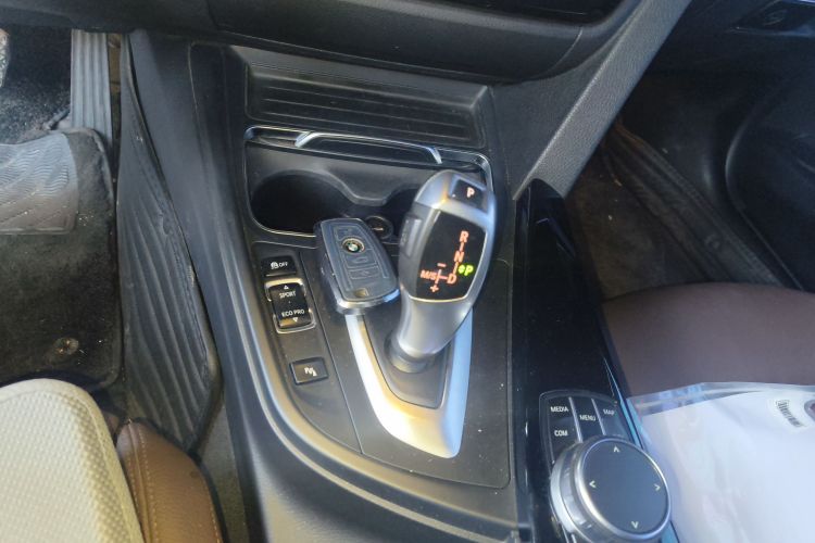 宝马3系 2019款 320Li 时尚型中控内饰18