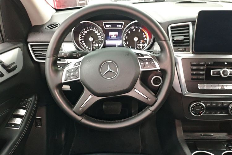 奔驰M级 2014款 ML 320 4MATIC局部细节13