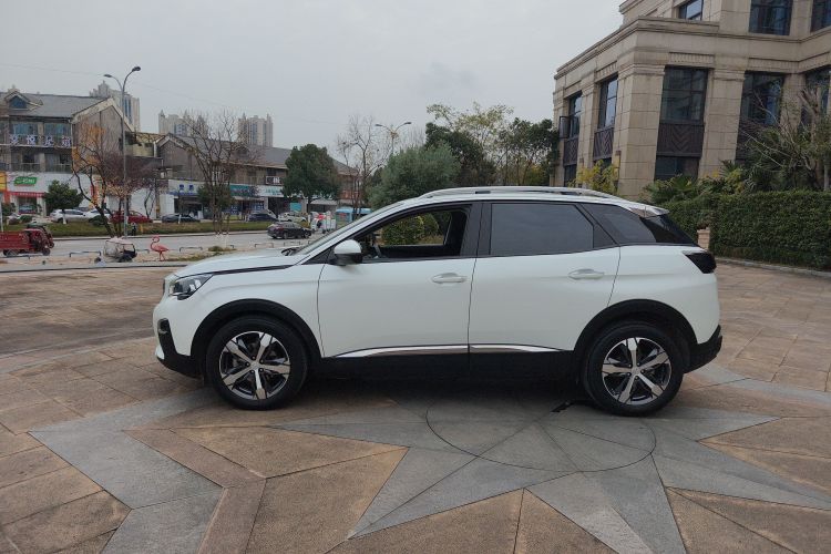 标致4008 2019款 350THP 尝先版车身外观4